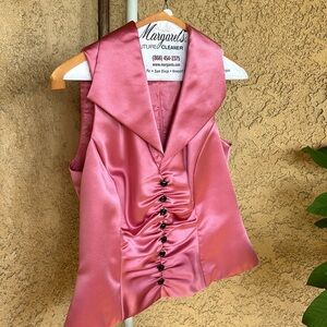 Woman waist pink color